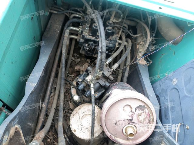 回轉(zhuǎn)馬達和主控閥（整機外觀）