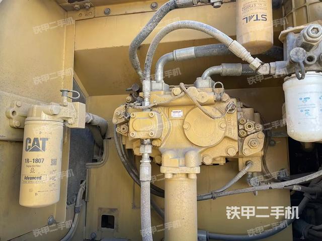 液壓泵艙室正面整體（整機(jī)外觀）