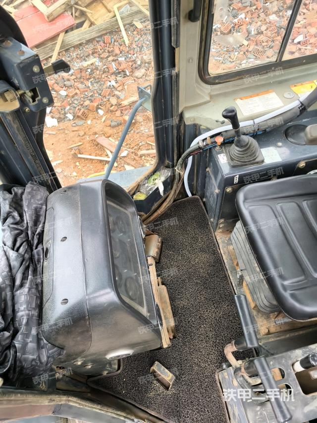 操作手柄右（推土機駕駛室）