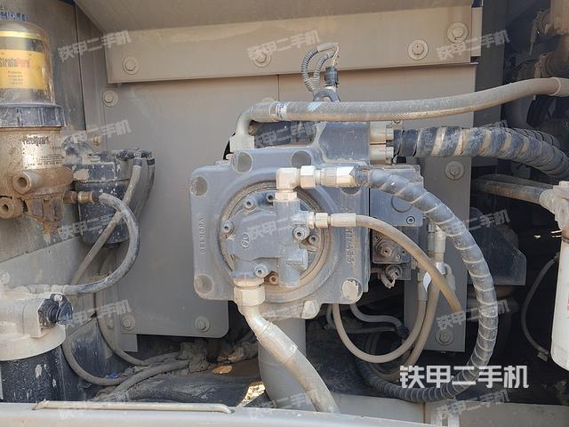 液壓泵艙室正面整體（整機(jī)外觀）