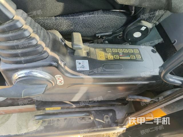 座椅右側(cè)控制臺/鑰匙門/油門/含右手柄（駕駛室部分）