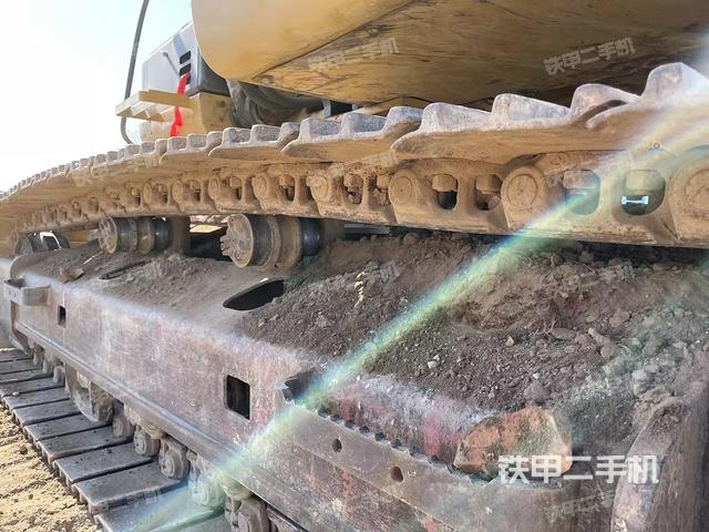 單側(cè)履帶整體（整機(jī)外觀）