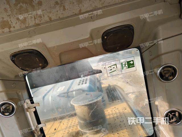 后窗玻璃角標(駕駛室部分) 后窗玻璃角標(駕駛室部分)