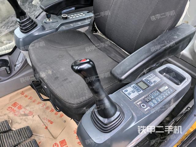 座椅右側(cè)控制臺/鑰匙門/油門/含右手柄（駕駛室部分）