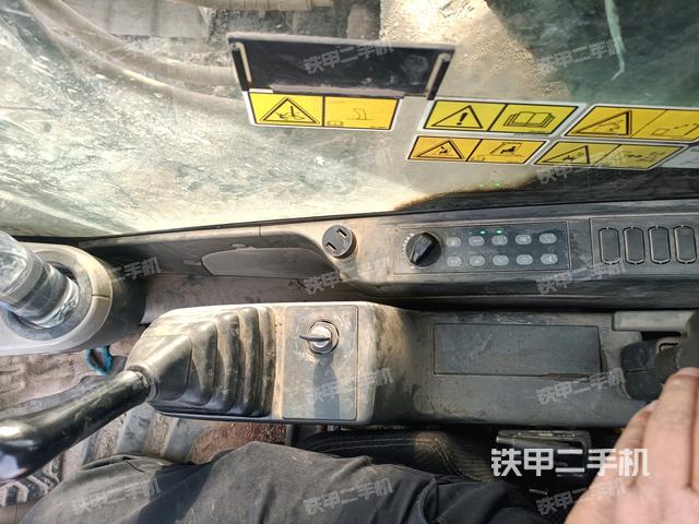 座椅右側(cè)控制臺/鑰匙門/油門/含右手柄(駕駛室部分) 座椅右側(cè)控制臺/鑰匙門/油門/含右手柄(駕駛室部分)