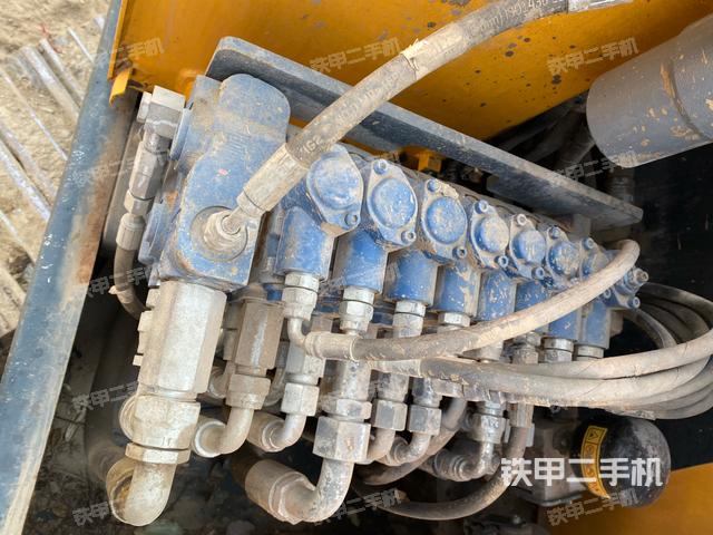 回轉(zhuǎn)馬達(dá)和主控閥（整機(jī)外觀）