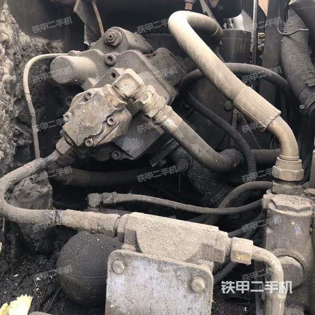 液壓泵艙室正面整體(整機(jī)外觀) 液壓泵艙室正面整體(整機(jī)外觀)