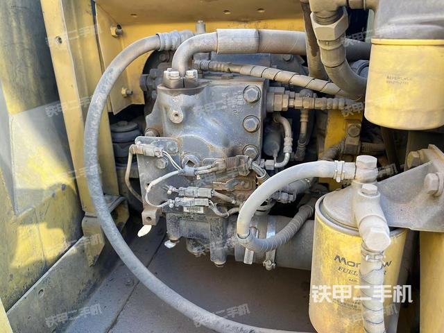 液壓泵艙室正面整體(整機(jī)外觀) 液壓泵艙室正面整體(整機(jī)外觀)