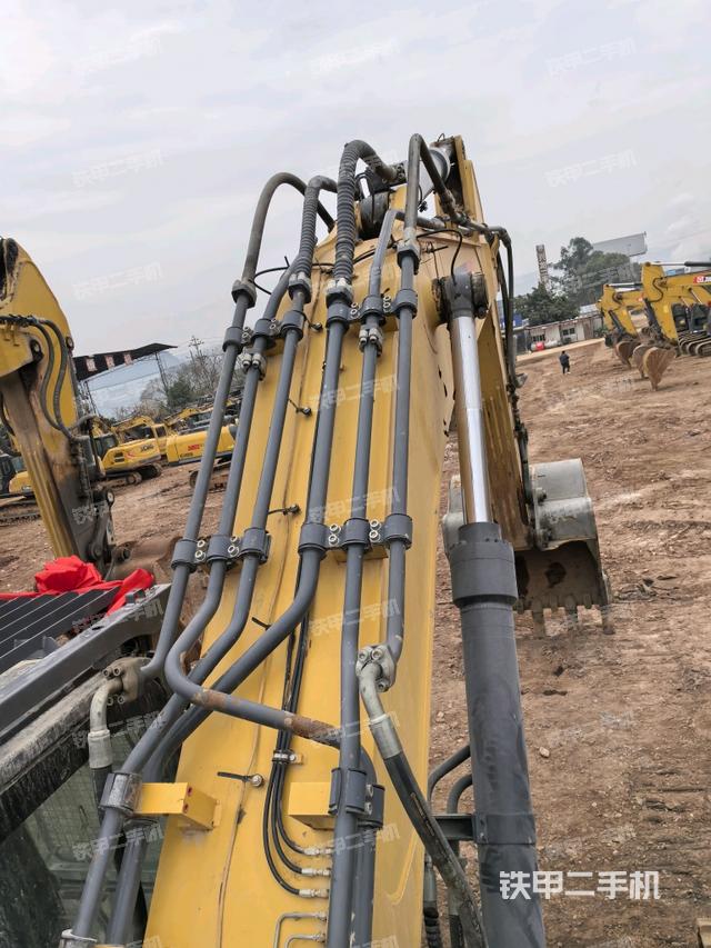 大臂背部俯視（工作和回轉(zhuǎn)裝置）