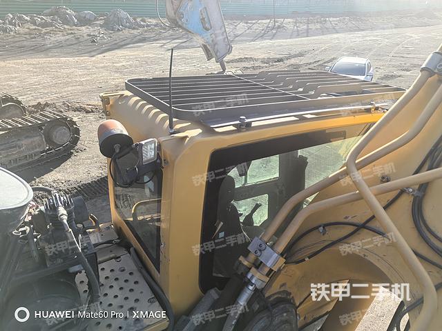 駕駛室頂部(整機外觀) 駕駛室頂部(整機外觀)