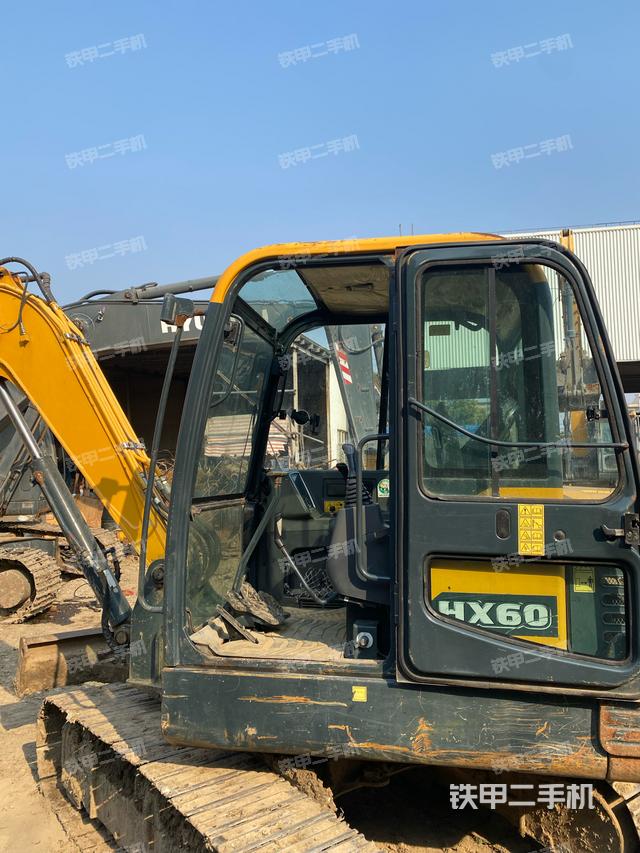 駕駛室整體（整機(jī)外觀）