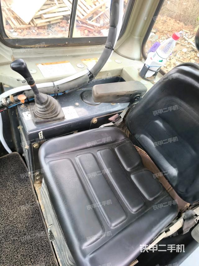 玻璃角標（推土機駕駛室）