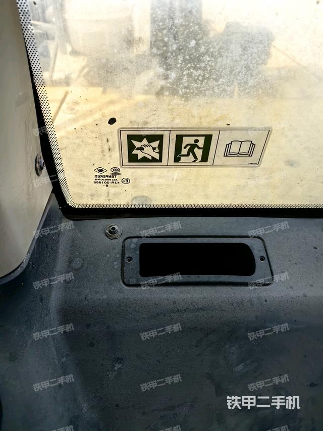 后窗玻璃角標（駕駛室部分）