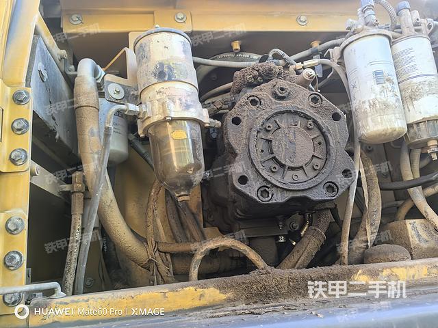 液壓泵艙室正面整體(整機外觀) 液壓泵艙室正面整體(整機外觀)