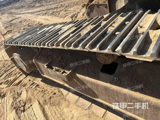 單側(cè)履帶整體（整機(jī)外觀）