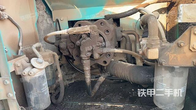 液壓泵艙室正面整體(整機外觀) 液壓泵艙室正面整體(整機外觀)