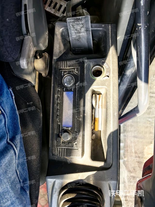 座椅右側控制臺/鑰匙門/油門/含右手柄（駕駛室部分）