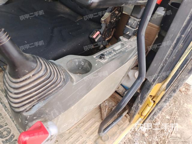 后窗玻璃角標（駕駛室部分）