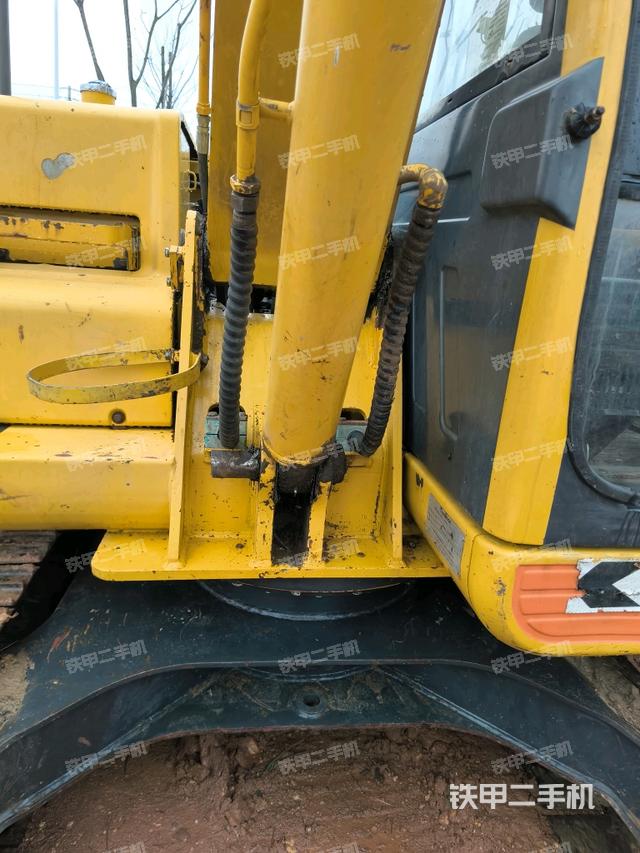 轉(zhuǎn)盤(pán)和下車(chē)架正前（工作和回轉(zhuǎn)裝置）