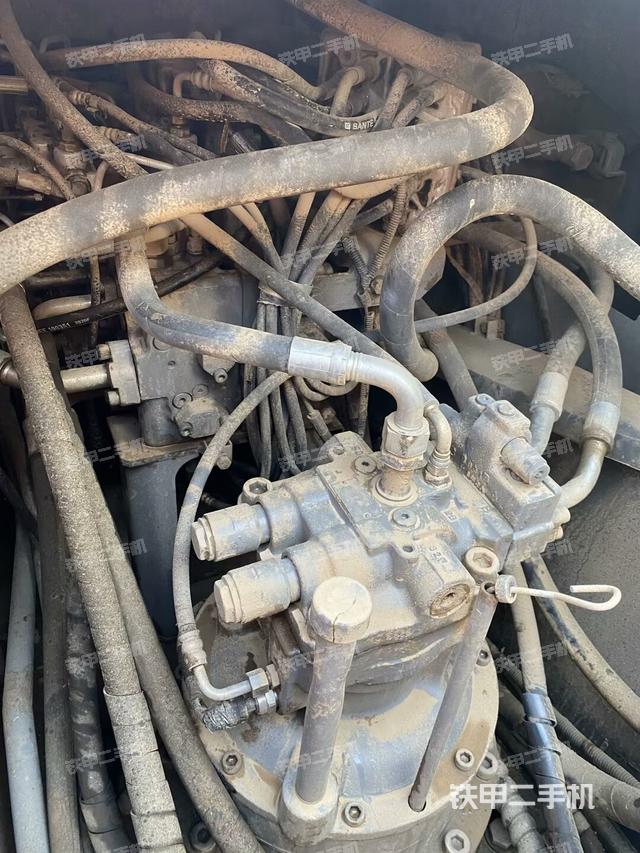 回轉(zhuǎn)馬達(dá)和主控閥(整機(jī)外觀) 回轉(zhuǎn)馬達(dá)和主控閥(整機(jī)外觀)