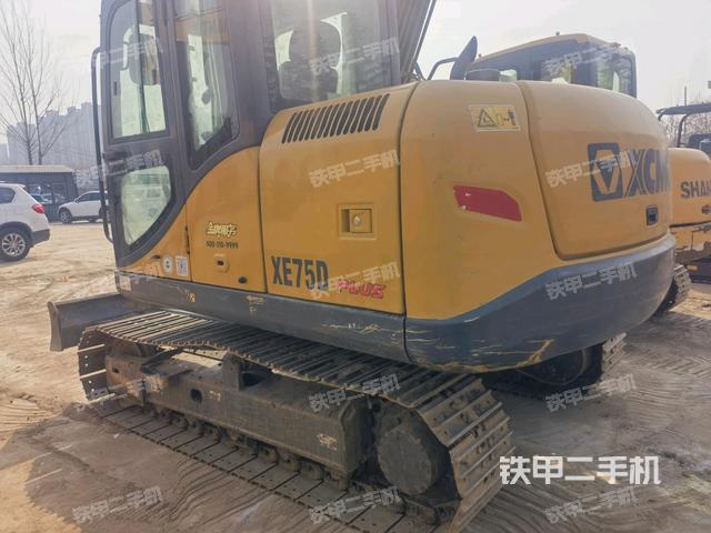 駕駛室頂部(整機外觀) 駕駛室頂部(整機外觀)