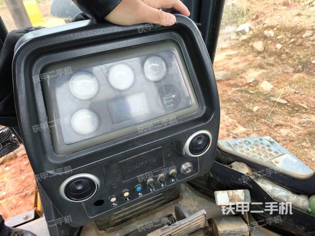 駕駛室內部頂部（推土機駕駛室）