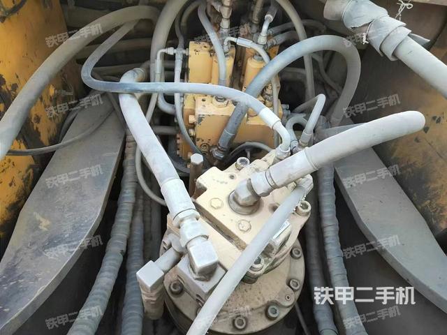 回转马达和主控阀（整机外观）