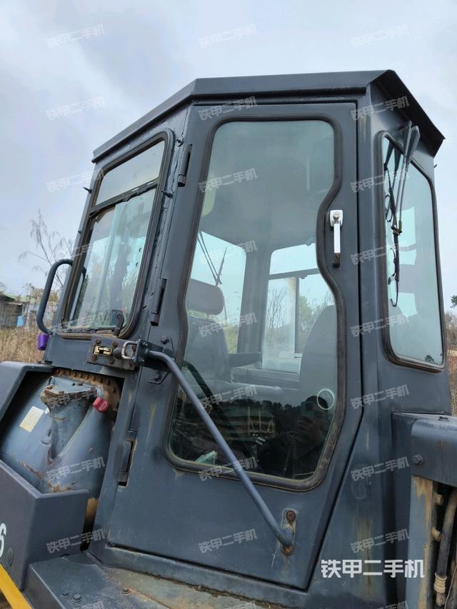 駕駛室右側(cè)全景照（推土機駕駛室）