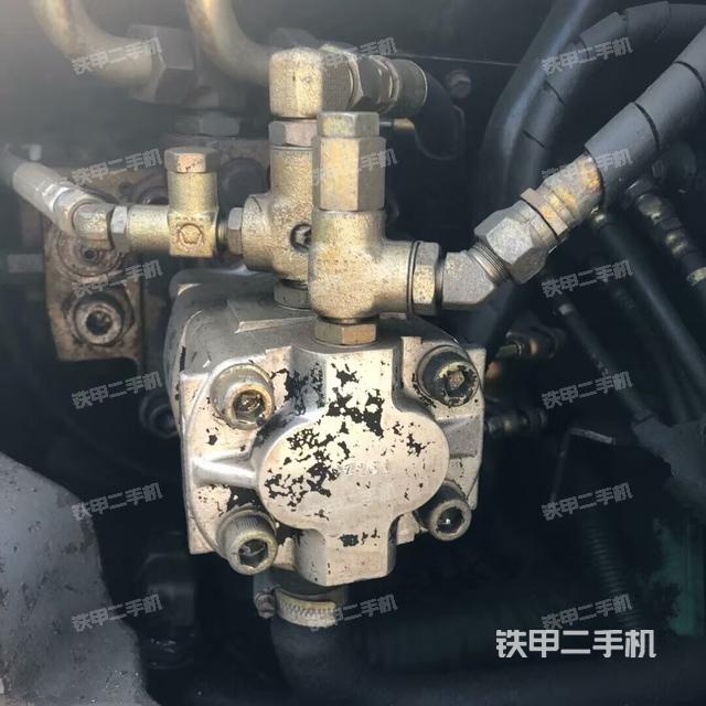 液壓泵艙室正面整體(整機(jī)外觀) 液壓泵艙室正面整體(整機(jī)外觀)