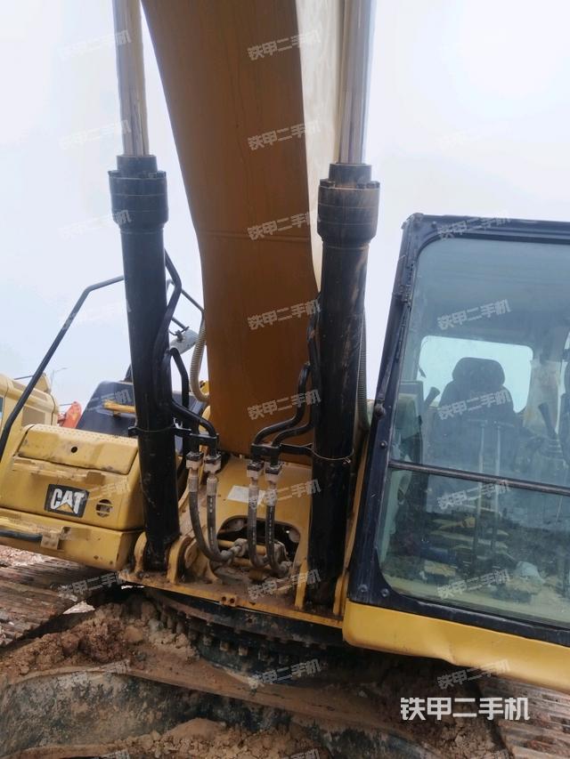 大臂油缸整體?豎拍(工作和回轉(zhuǎn)裝置) 大臂油缸整體?豎拍(工作和回轉(zhuǎn)裝置)