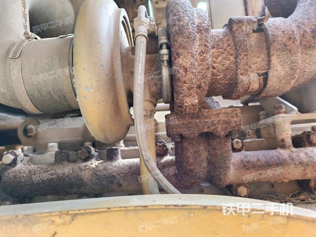 發(fā)動(dòng)機(jī)左側(cè)全景（壓路機(jī)發(fā)動(dòng)機(jī)艙）