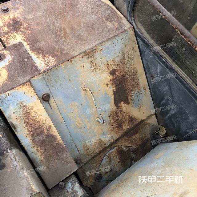 回轉(zhuǎn)馬達(dá)和主控閥(整機(jī)外觀) 回轉(zhuǎn)馬達(dá)和主控閥(整機(jī)外觀)