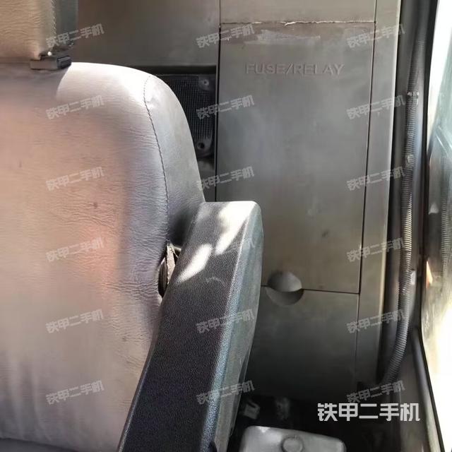 駕駛室頂部（整機(jī)外觀）