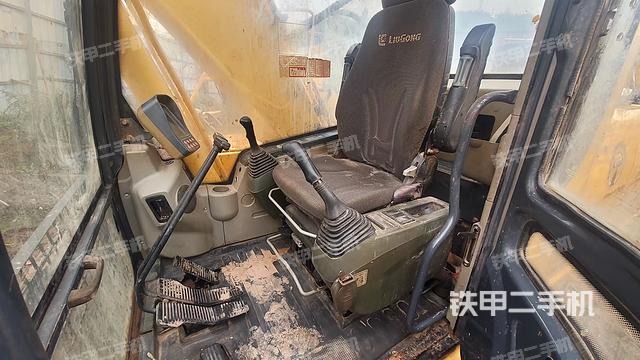 驾驶室整体（整机外观）