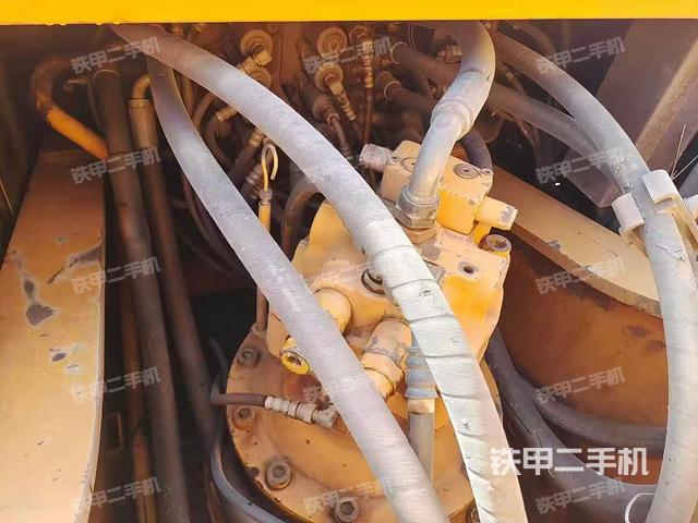 回转马达和主控阀（整机外观）