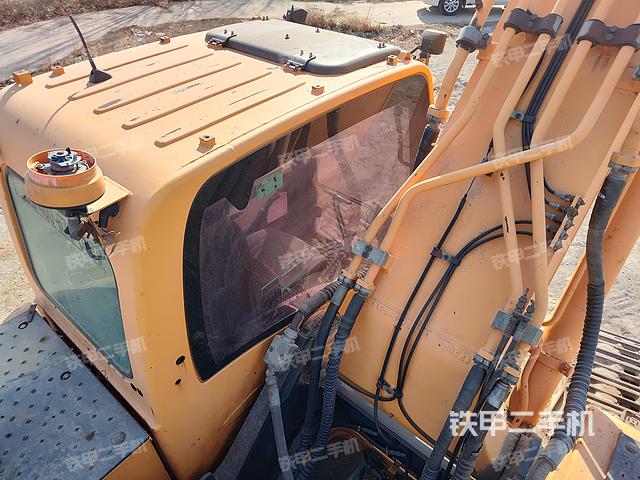 驾驶室顶部（整机外观）