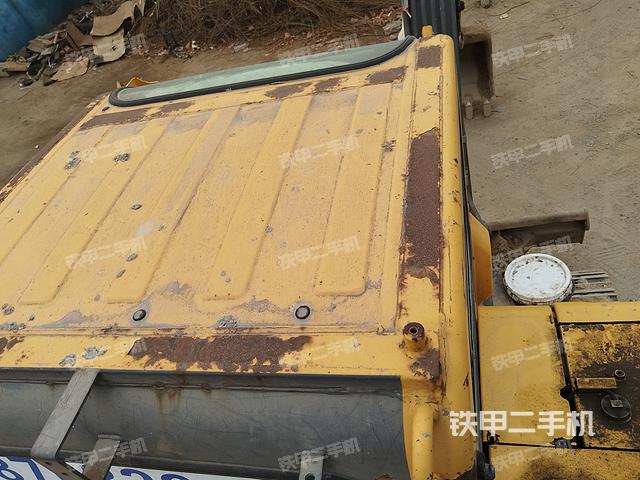駕駛室頂部(整機外觀) 駕駛室頂部(整機外觀)