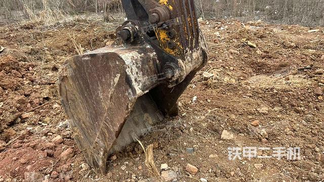 鏟斗右后整體(工作和回轉(zhuǎn)裝置) 鏟斗右后整體(工作和回轉(zhuǎn)裝置)