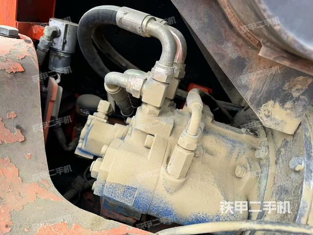 液壓泵艙室正面整體(整機(jī)外觀) 液壓泵艙室正面整體(整機(jī)外觀)
