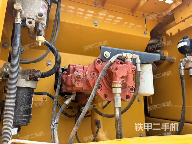 液壓泵艙室正面整體（整機(jī)外觀）