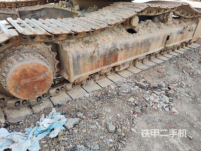 單側(cè)履帶整體(整機(jī)外觀) 單側(cè)履帶整體(整機(jī)外觀)