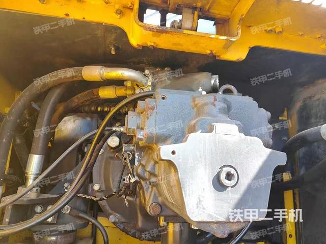 液壓泵艙室正面整體（整機(jī)外觀）