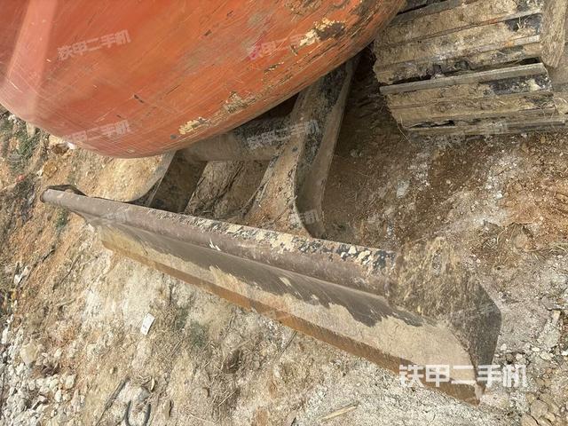 鏟斗右后整體(工作和回轉(zhuǎn)裝置) 鏟斗右后整體(工作和回轉(zhuǎn)裝置)