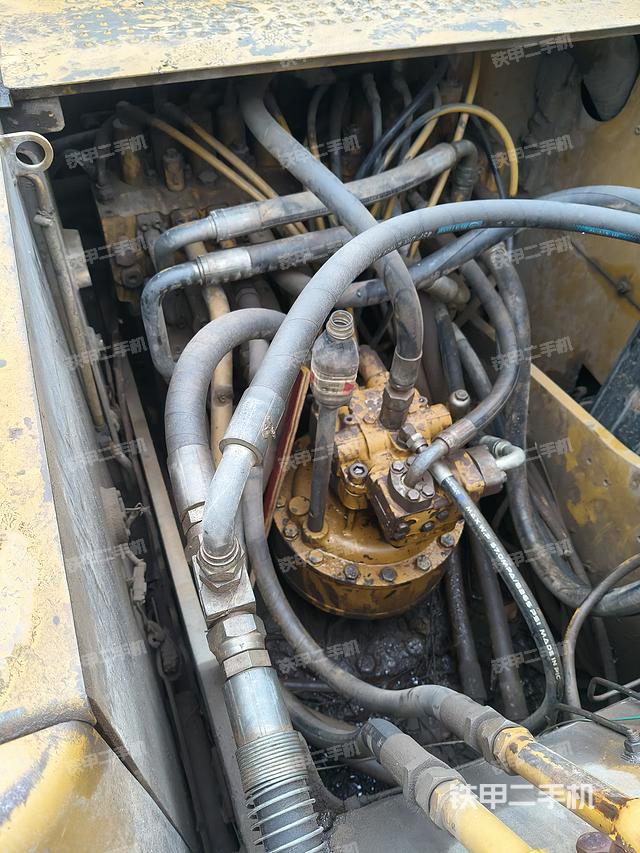 回转马达和主控阀（整机外观）