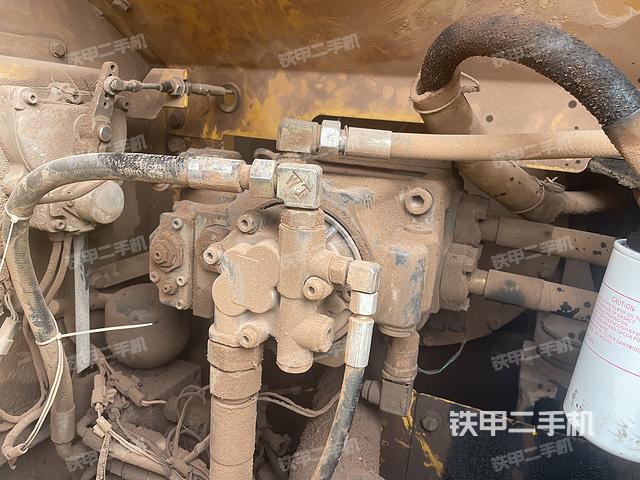 液壓泵艙室正面整體（整機(jī)外觀）