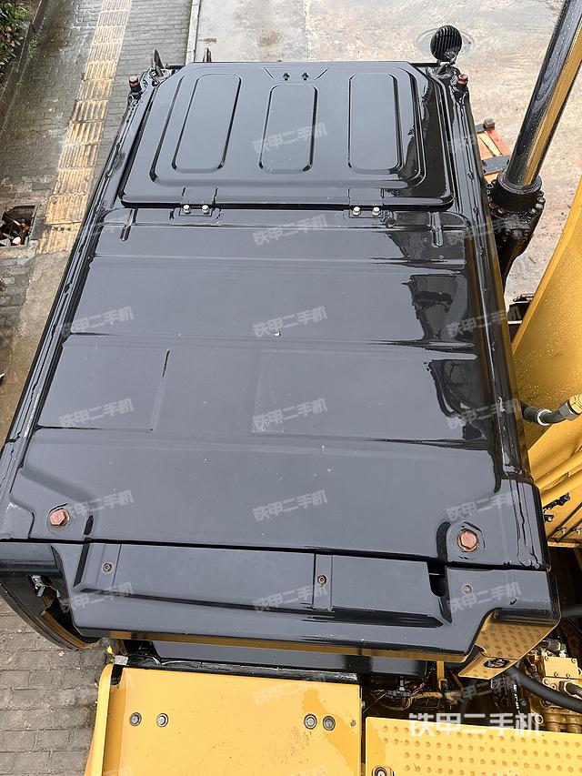 驾驶室顶部（整机外观）