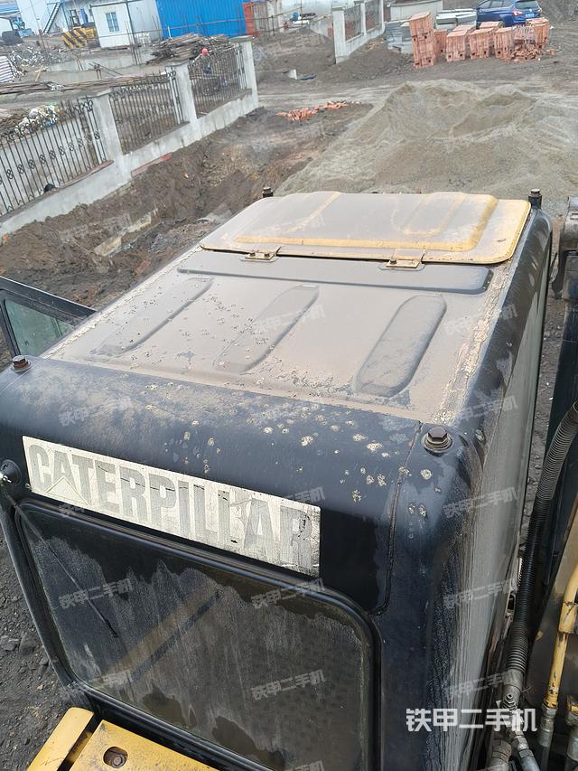 驾驶室顶部（整机外观）