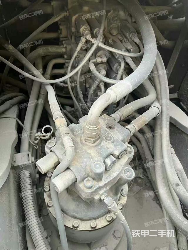 回轉(zhuǎn)馬達(dá)和主控閥(整機(jī)外觀) 回轉(zhuǎn)馬達(dá)和主控閥(整機(jī)外觀)