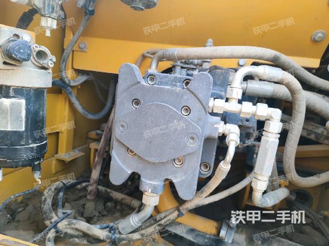 液壓泵艙室正面整體(整機(jī)外觀) 液壓泵艙室正面整體(整機(jī)外觀)