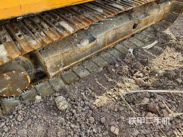 單側(cè)履帶整體(整機(jī)外觀) 單側(cè)履帶整體(整機(jī)外觀)